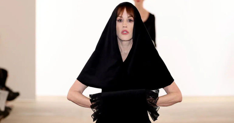 A Remarkable Moment in Fashion: Molly Ringwald Shines on the Runway