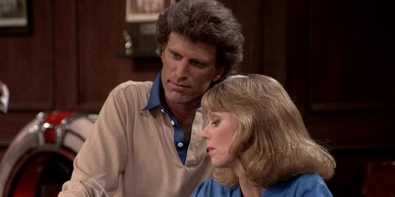 Diane and Sam looking down at something out of frame in Cheers season 2