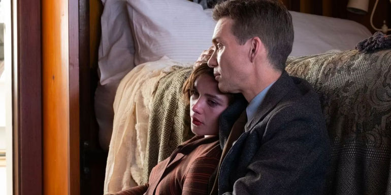 Florence Pugh and Cillian Murphy as Jean Tatlock and J. Robert Oppenheimer