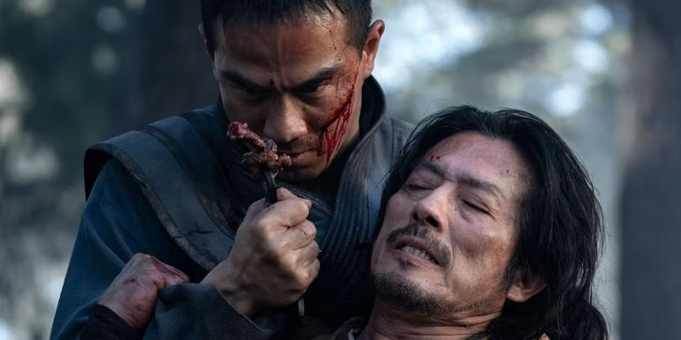Joe Taslim as Bi-Han killing Hiroyuki Sanada as Hanzo Hashishi in Mortal Kombat