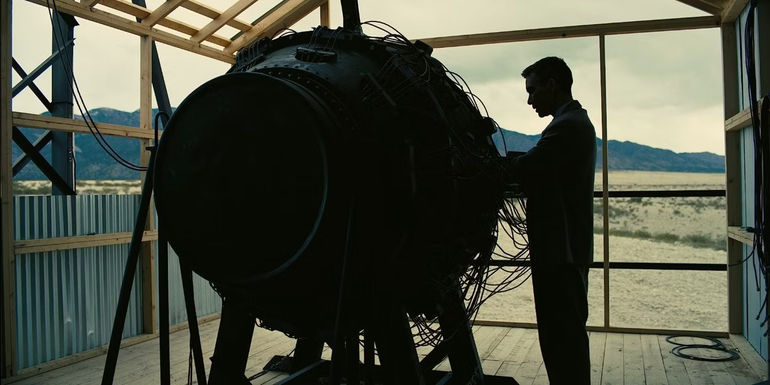 oppenheimer works on test-bomb 2023 cillian murphy