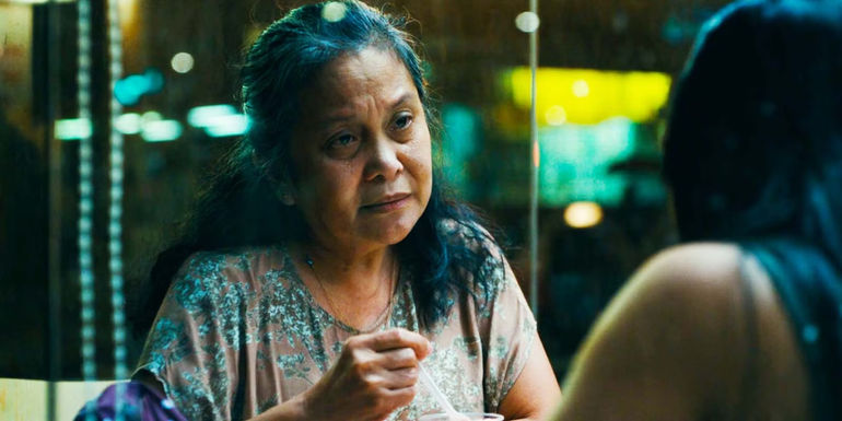 Ruby Ruiz as Essie in Expats episode 5