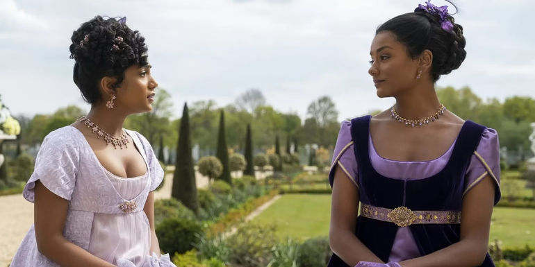 Kate and Edwina talking in the courtyard on Bridgerton