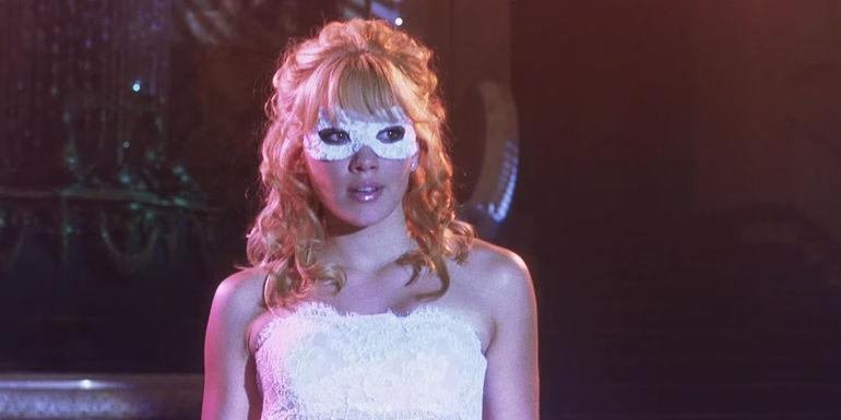 Sam 9Hilary Duff) arriving at the party in A Cinderella Story.