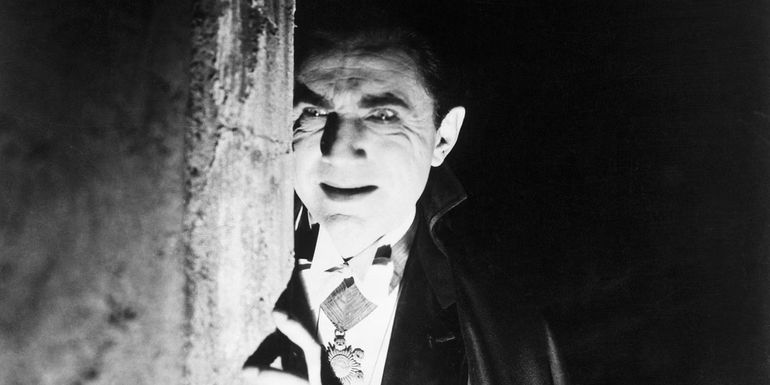 Bela Lugosi as Dracula peeking behind a wall