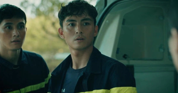 Sự Khác Biệt Trên Màn Ảnh: Đi Về Phía Lửa và Khói Lửa Nhân Gian Của Tôi