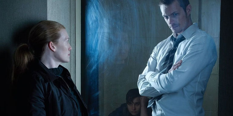 Sarah and Holder in an interrogation room in The Killing