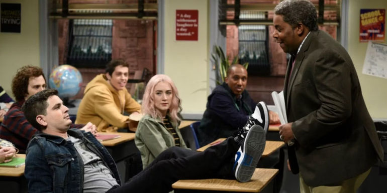 Luke Null putting his feet on a desk while Kenan Thompson yelling at him in Late For Class in SNL.