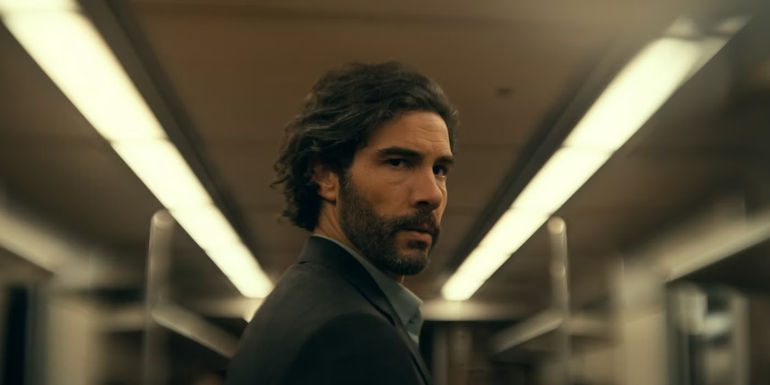 Ezekiel turns his head on the train in Madame Web