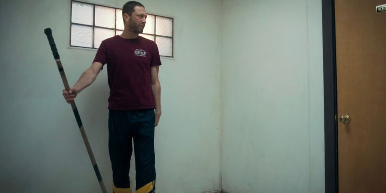 Richie with a hockey stick in Season 2 of The Bear