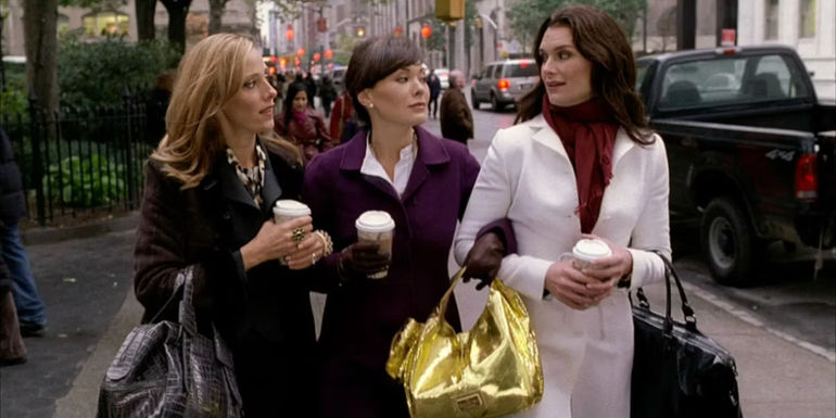 Lindsay Price walking through New York in Lipstick Jungle