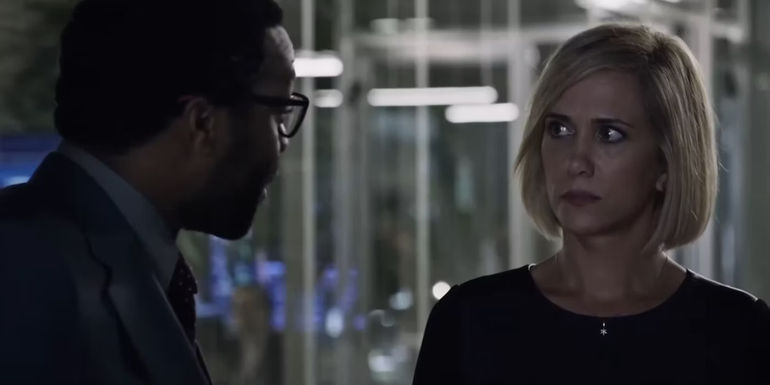Annie (Kristen Wiig) looking annoyed with Vincent (Chiwetel Ejiofor) in The Martian.