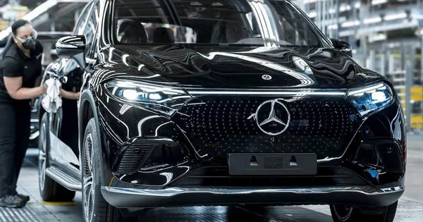 Mercedes-Benz và Quyết Định Bất Ngờ: Tiếp Tục Sản Xuất Xe Xăng Đến Năm 2030