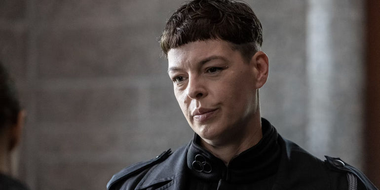 An image of Jadis looking serious in The Walking Dead: World Beyond - Pollyana McIntosh As Jadis Stokes/Anne