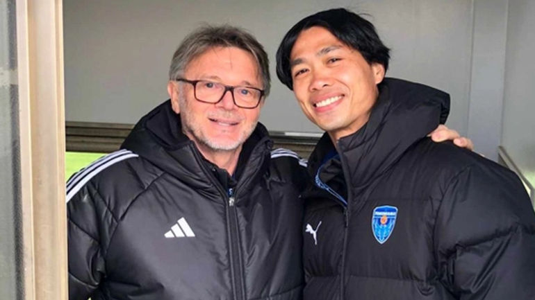 Hành Trình Phấn Đấu Của Công Phượng: HLV Troussier và Đỉnh Cao Tại J.League