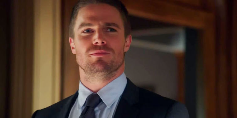 Stephen Amell as Oliver Queen Wearing a Suit in Arrow Season 1 - New Faces To The Suits Franchise