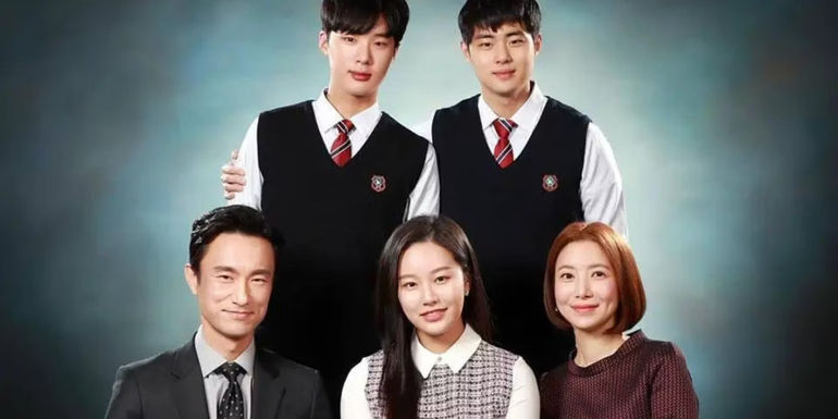 The cast of SKY Castle sitting together