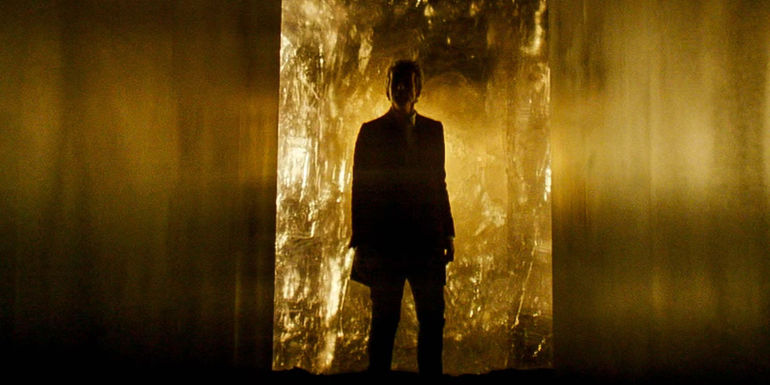 Peter Capaldi as the Twelfth Doctor stands in front of the Azbantium Wall in Heaven Sent - The Tragedy Of Doctor Who's Heaven Sent