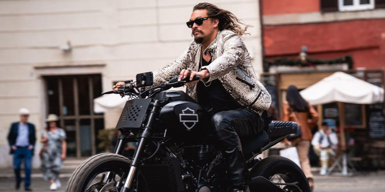 Image of Dante (Jason Momoa) riding a motorcycle in Fast X
