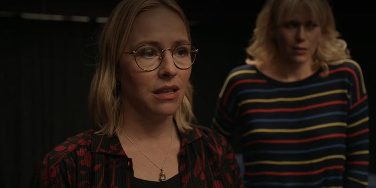 Sally (Sarah Goldberg) looking nervous with Kristen (Ellyn Jameson) crying behind her in Barry season 4 episode 3. - The Cousineau Method Makes A Reappearance - Sally Runs An Acting Class In Missouri And Finds A Protégé