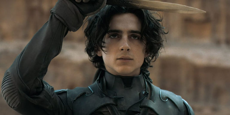 Paul with a blade in Dune 2021