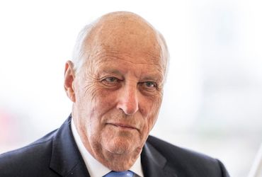 Norway’s King Harald receives pacemaker during holiday health scare