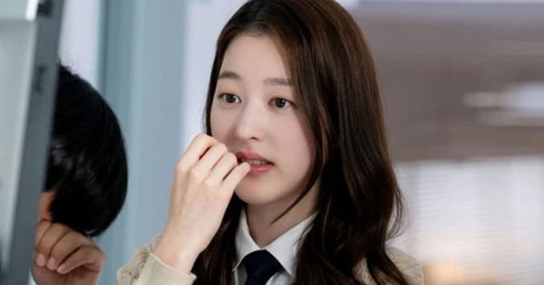 Cuộc hành trình diễn xuất đầy bất ngờ của Jang Da Ah trong Trò Chơi Kim Tự Tháp