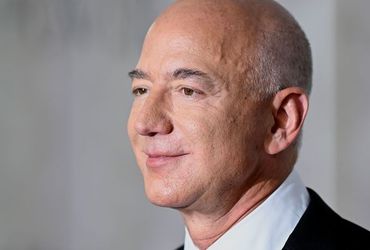 Jeff Bezos regains the title of the wealthiest person on earth, surpassing Elon Musk
