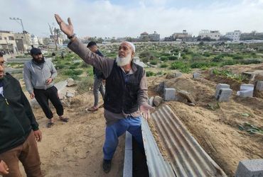 Grave Digger Struggles as Gaza's Cemetery Reaches Full Capacity