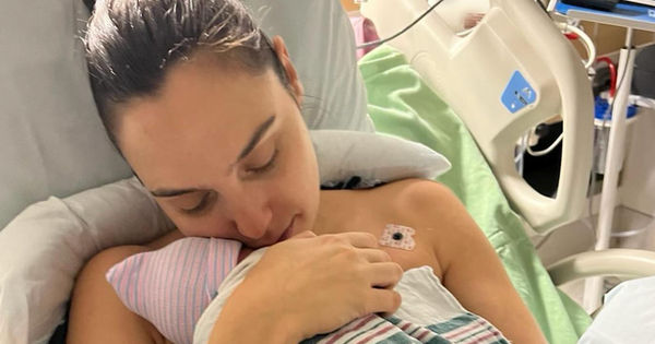 Sự Kiện Bất Ngờ: Gal Gadot Chia Sẻ Về Hạ Sinh Con Thứ 4