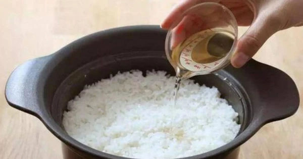 Bí quyết nấu cơm bằng nước trà: Lợi ích đặc biệt cho sức khỏe