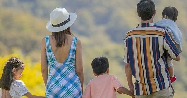 Bí mật hạnh phúc của cặp đôi nổi tiếng: Hành động đằng sau bức ảnh du lịch tại Úc