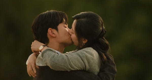 Cuộc Phiêu Lưu Đầy Xúc Động của Nữ Hoàng Nước Mắt: Tình Cảm và Bi kịch