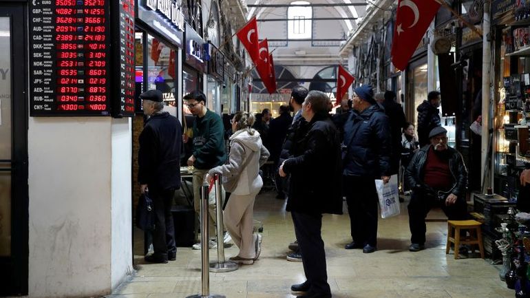 Turkish Citizens Rush to Secure Dollar, Gold, and Stocks Amid Soaring Inflation and Devalued Lira