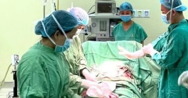 Chuyện kỳ diệu sau ca phẫu thuật cắt bỏ khối u tử cung nặng 2kg