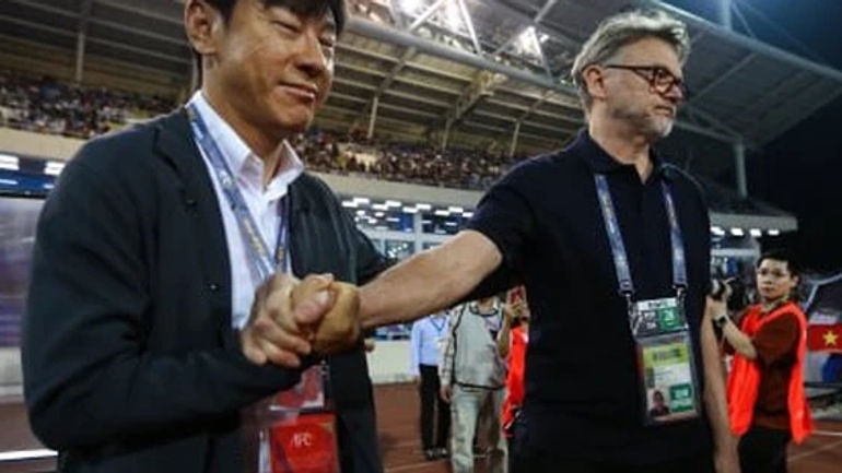 Đội tuyển Việt Nam và Bước Chuyển Mình Trên Băng Ghế HLV