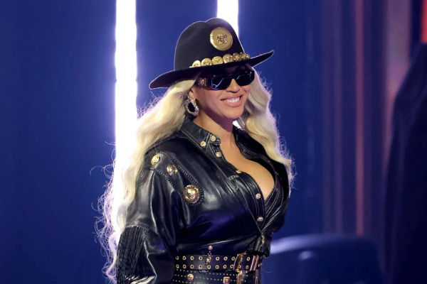 Beyonce Stuns in Cowgirl Attire at 2024 iHeartRadio Music Awards