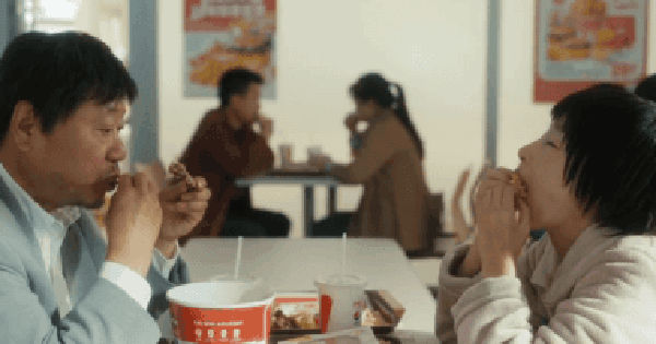 Cuộc sống hôn nhân kỳ lạ của cặp đôi lệch tuổi trong phim và đời thực