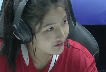 Hana - Nữ Game Thủ Xinh Đẹp Gây Sốt trong Đấu Trường Danh Vọng