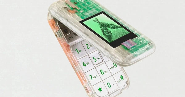 The Boring Phone: Sự Kết Hợp Độc Đáo Của Heineken và Bodega
