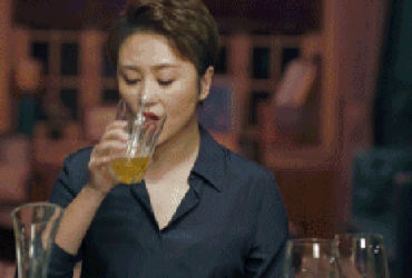 Hành Trình Vươn Lên Đỉnh Cao của Một Nữ Hoàng Showbiz Trung Quốc