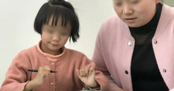 Hành trình yêu thương: Mẹ và con vượt qua khó khăn