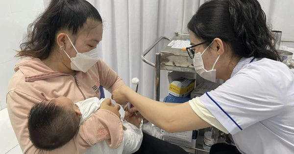 Bí quyết bảo vệ sức khỏe cho trẻ em: Tiêm vaccine phòng bệnh đúng lịch