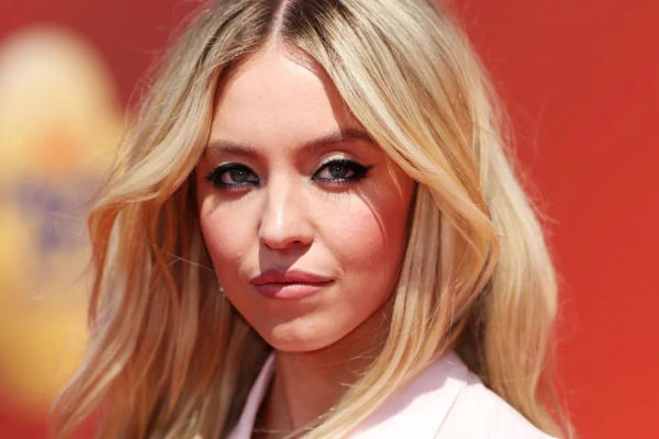 Sydney Sweeney Apologizes for Her &lsquo;Great&rsquo; Breasts Following Criticism