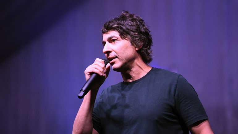 Comedian Arj Barker's Controversial Stand: Embracing Motherhood on Stage