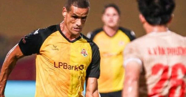 Cuộc chiến sôi động giữa CLB Công an Hà Nội và Đội cựu ngôi sao Brazil