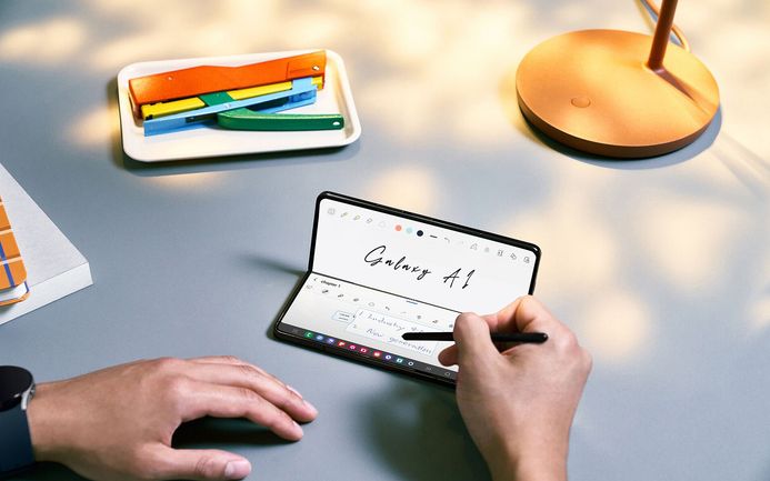 Khám phá vẻ đẹp độc đáo của Galaxy Z Fold5 với One UI 6.1 và Galaxy AI