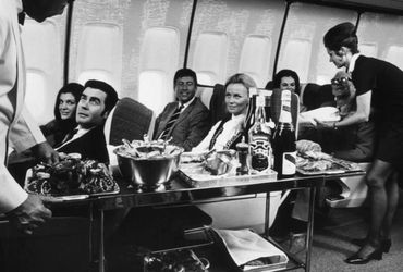 The Evolution of Airline Meal Service: From Opulence to Efficiency