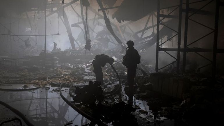 Russian forces target strategic Ukrainian city of Kharkiv, resulting in at least 7 fatalities amid advancing ground troops