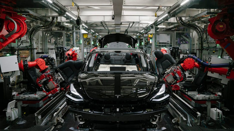 Tesla và Chiến Lược Tri Ân Khách Hàng: Hấp Dẫn hay Cần Thiết?